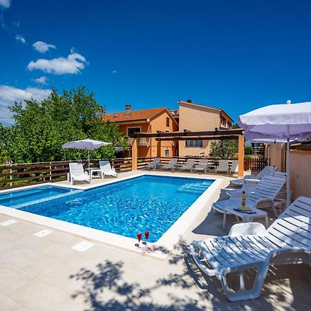 E-M Apartments With Private Pool ヴィンクラン エクステリア 写真