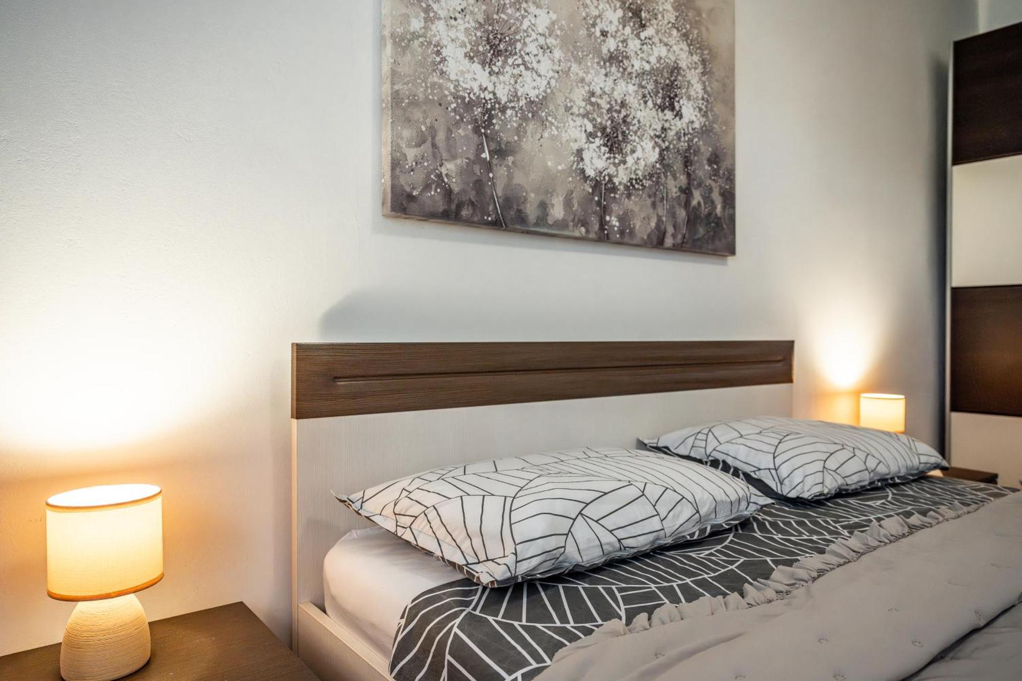 E-M Apartments With Private Pool ヴィンクラン エクステリア 写真