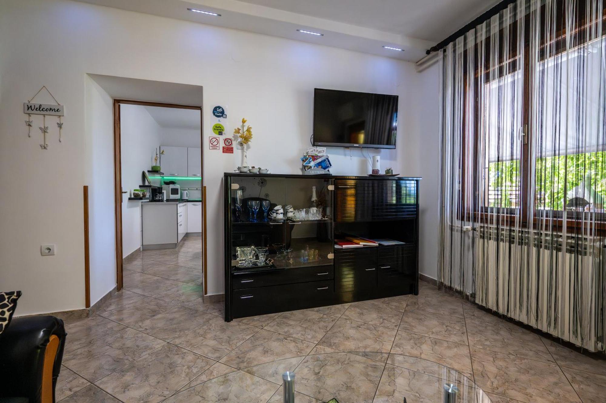 E-M Apartments With Private Pool ヴィンクラン エクステリア 写真