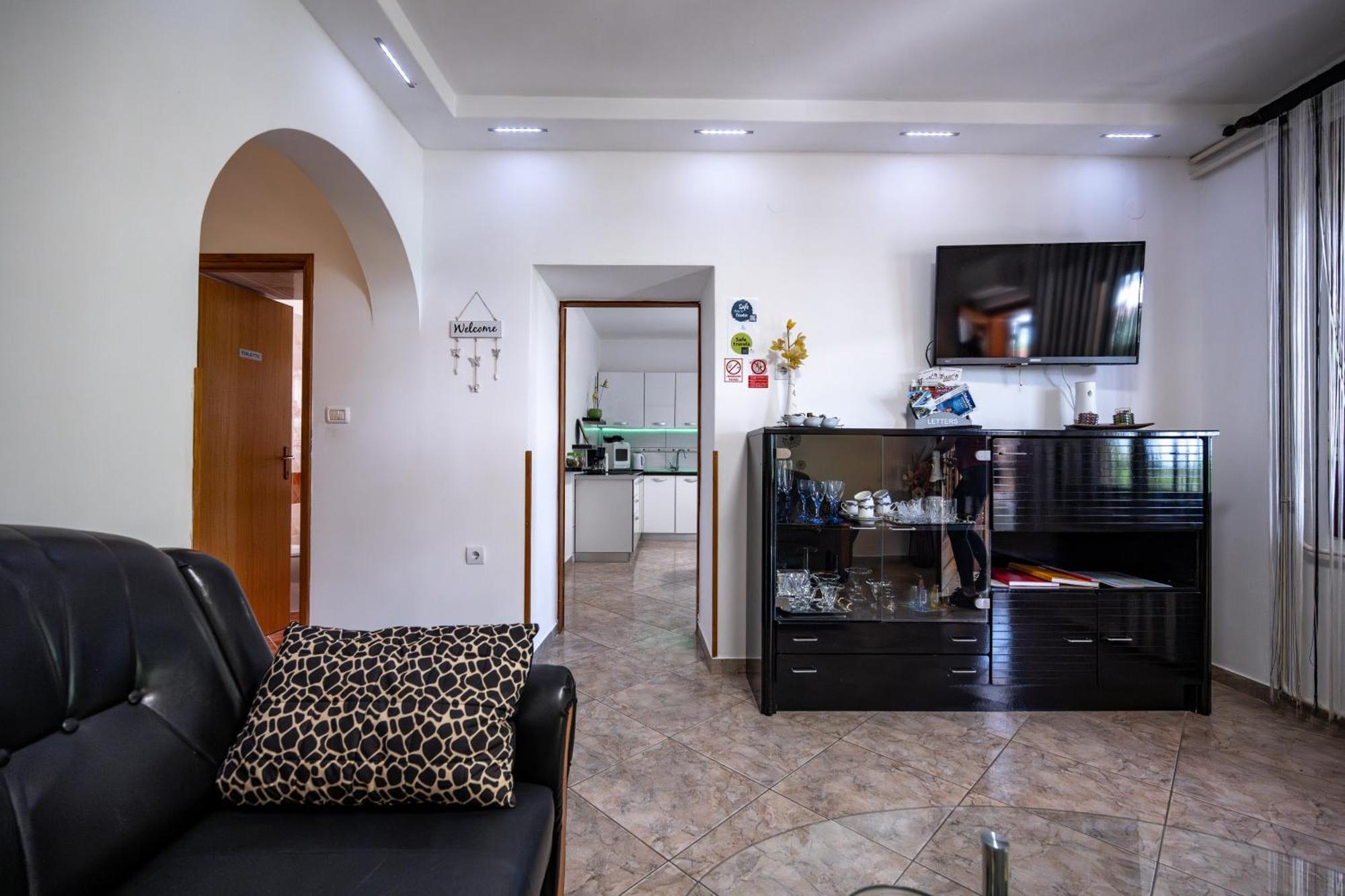 E-M Apartments With Private Pool ヴィンクラン エクステリア 写真