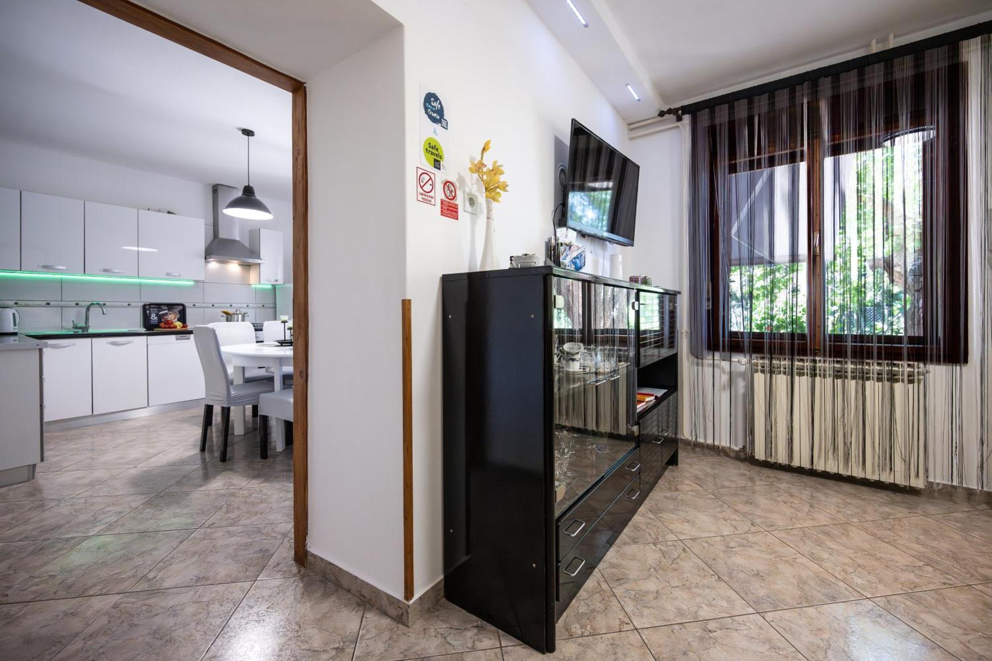 E-M Apartments With Private Pool ヴィンクラン エクステリア 写真