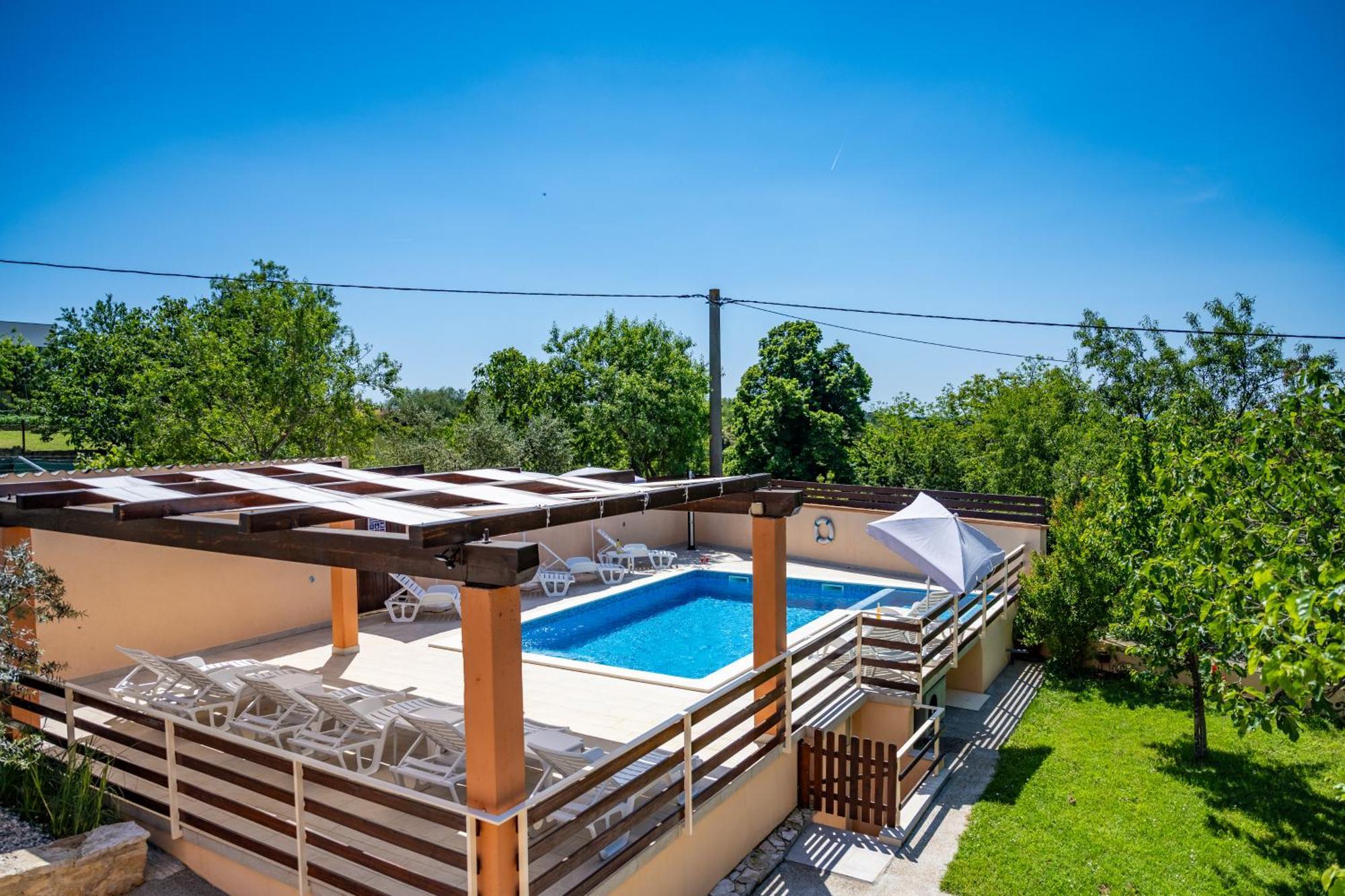 E-M Apartments With Private Pool ヴィンクラン エクステリア 写真