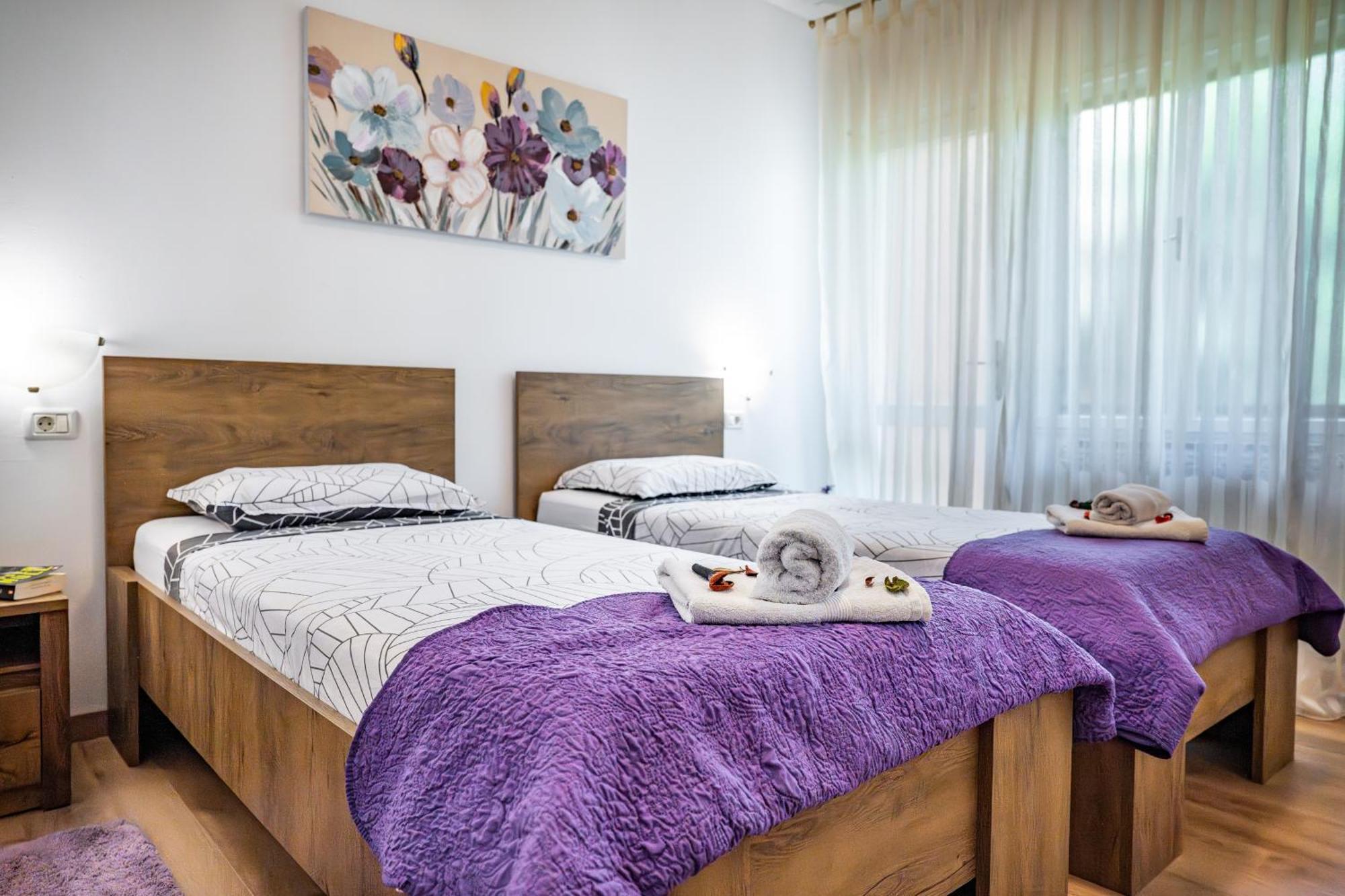 E-M Apartments With Private Pool ヴィンクラン エクステリア 写真