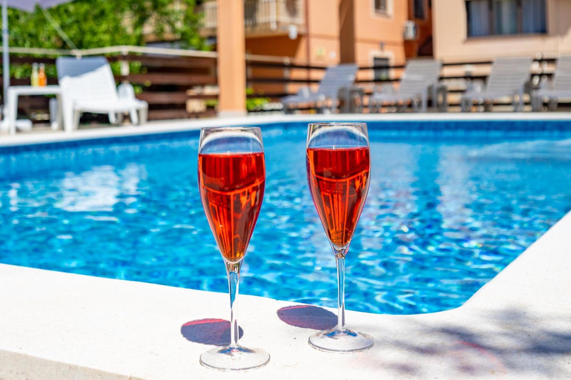 E-M Apartments With Private Pool ヴィンクラン エクステリア 写真