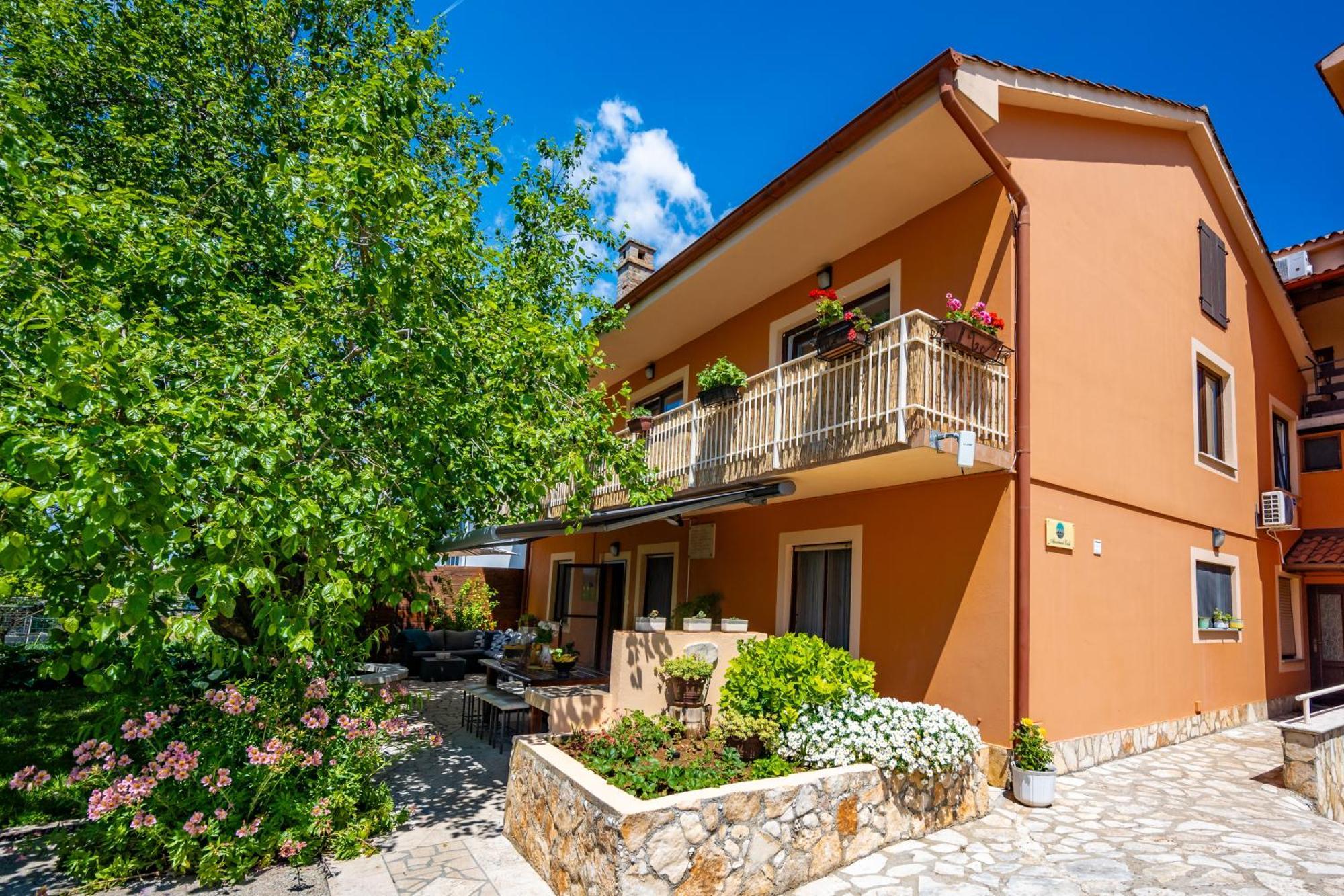 E-M Apartments With Private Pool ヴィンクラン エクステリア 写真