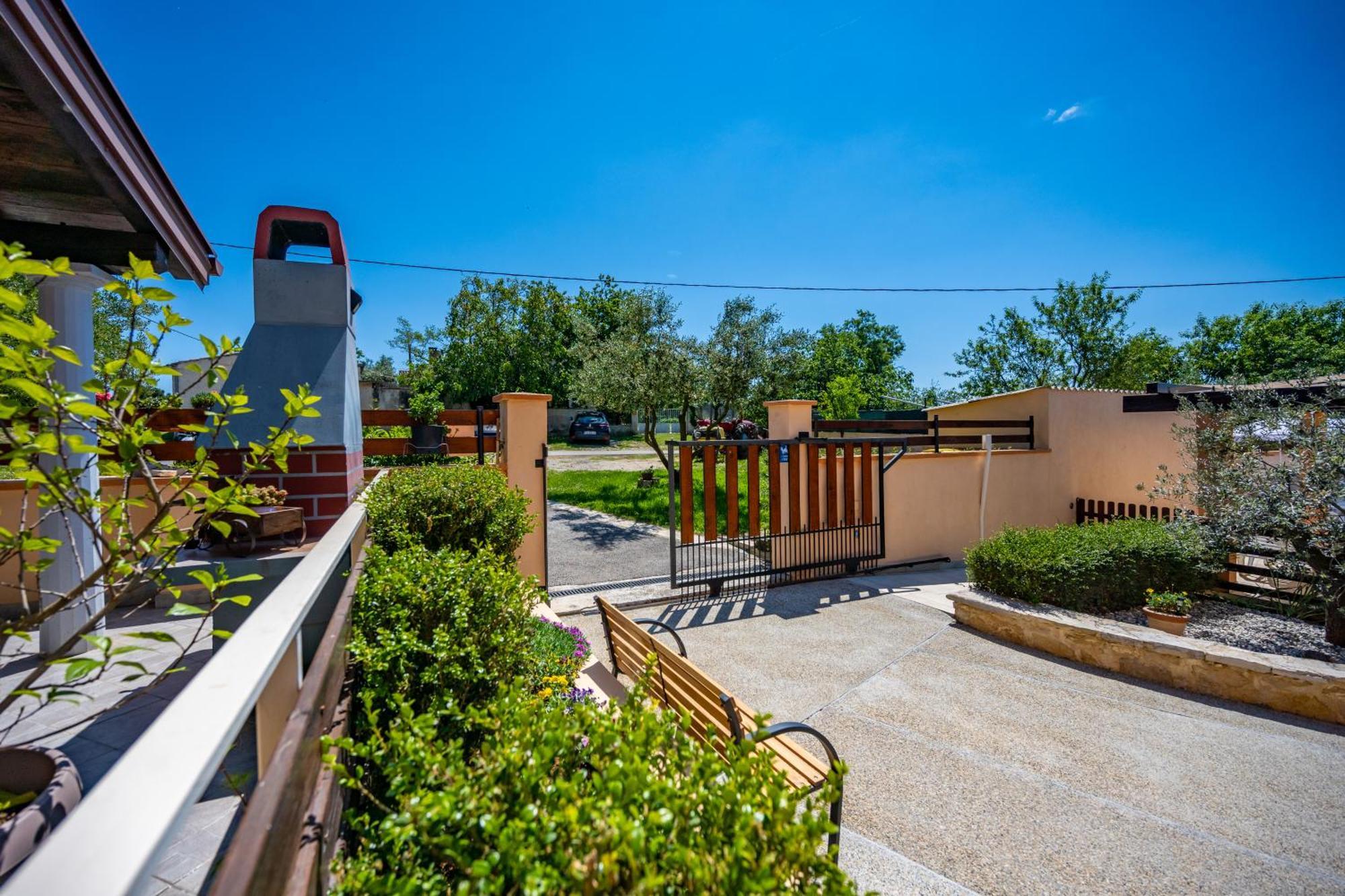 E-M Apartments With Private Pool ヴィンクラン エクステリア 写真