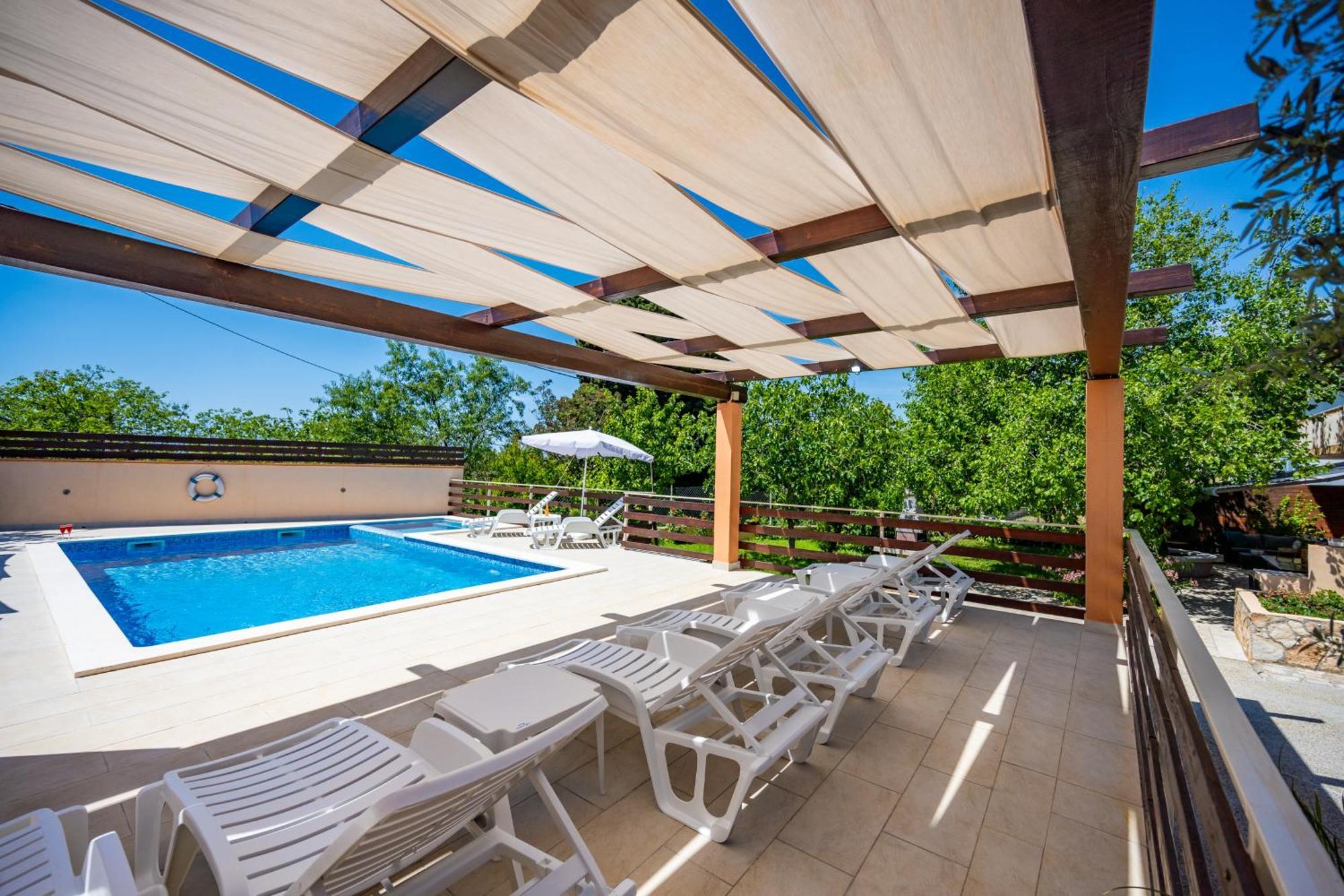 E-M Apartments With Private Pool ヴィンクラン エクステリア 写真