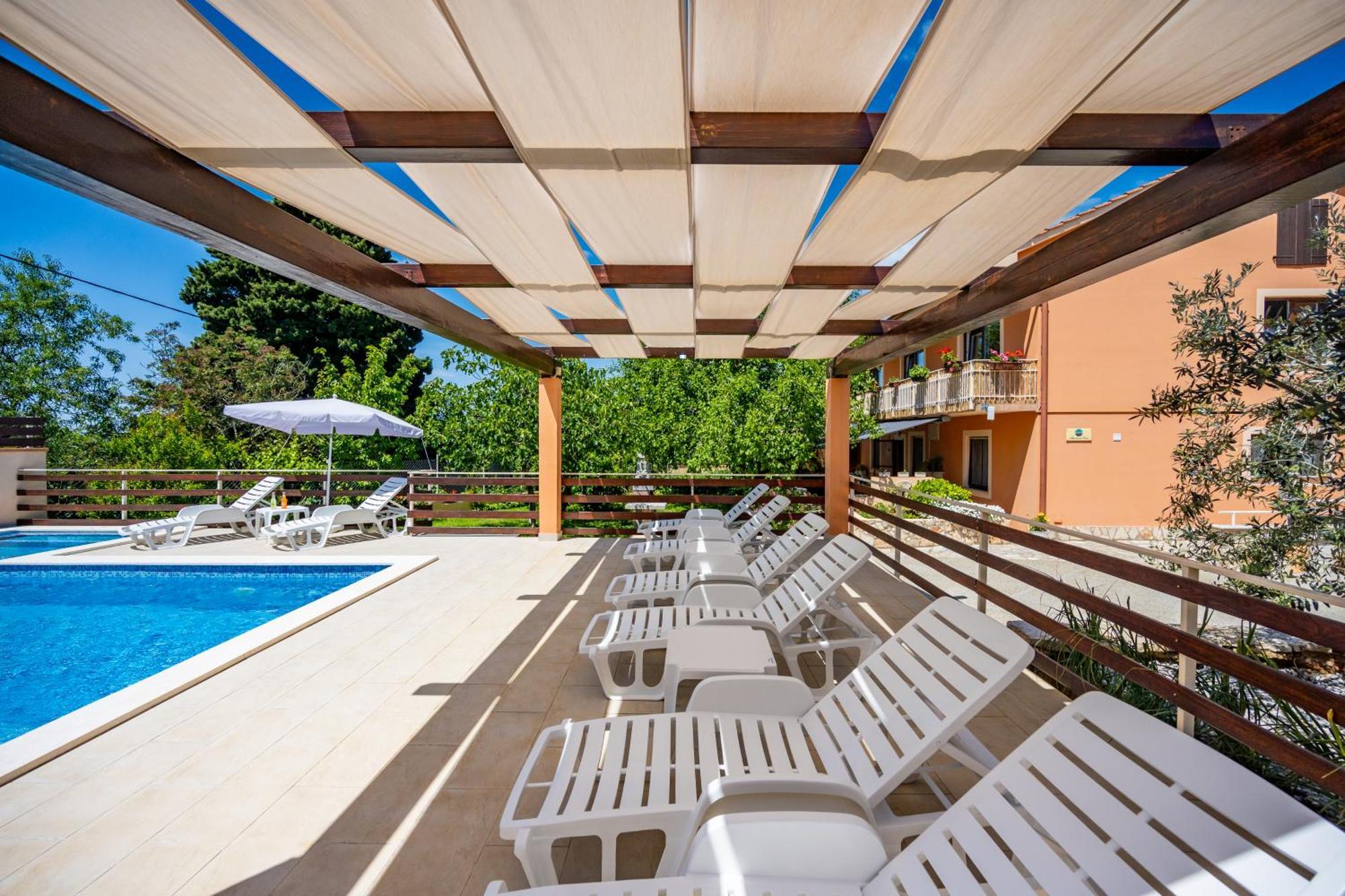 E-M Apartments With Private Pool ヴィンクラン エクステリア 写真
